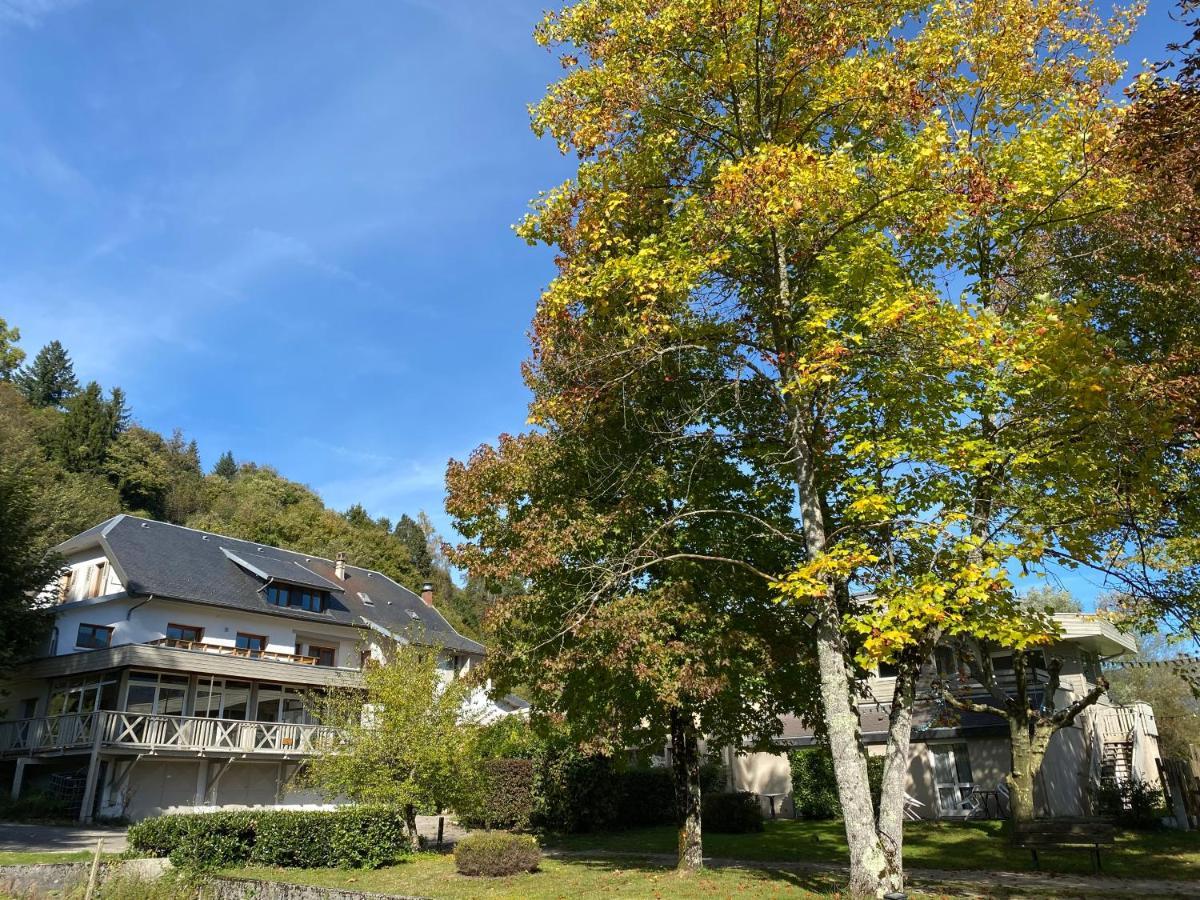 Les Lodges Du Lac Saint-Alban-de-Montbel ภายนอก รูปภาพ