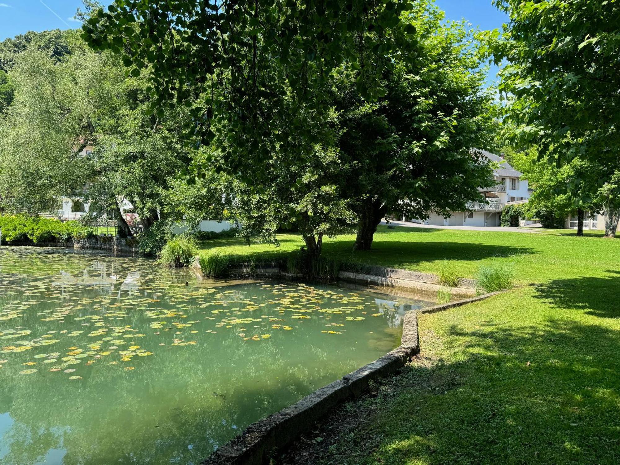 Les Lodges Du Lac Saint-Alban-de-Montbel ภายนอก รูปภาพ