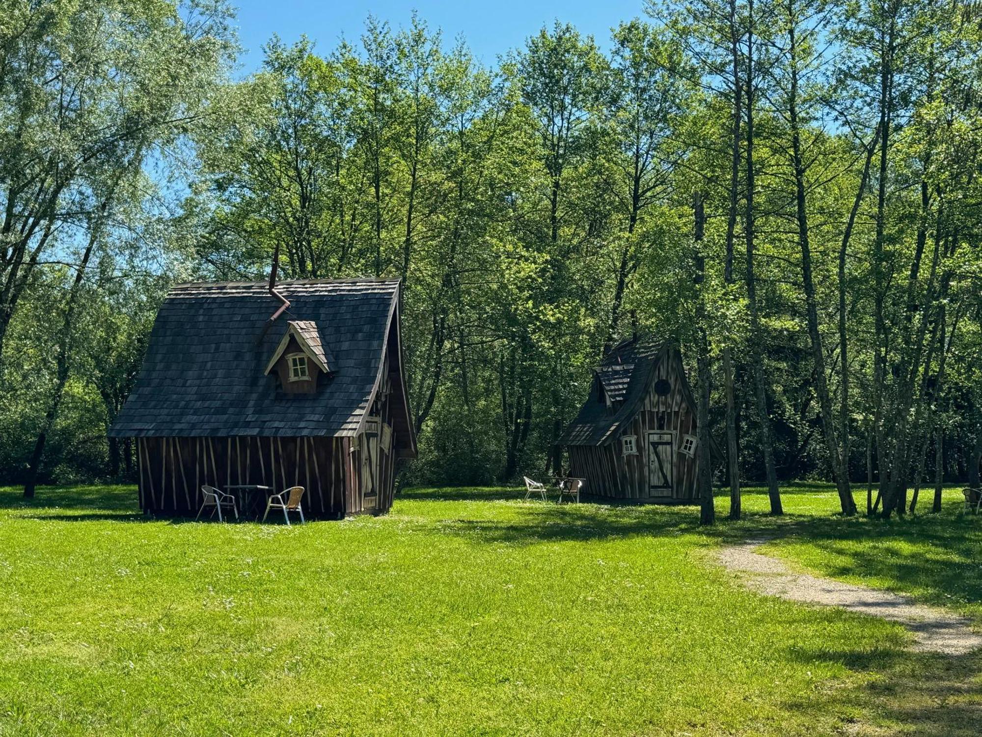 Les Lodges Du Lac Saint-Alban-de-Montbel ภายนอก รูปภาพ