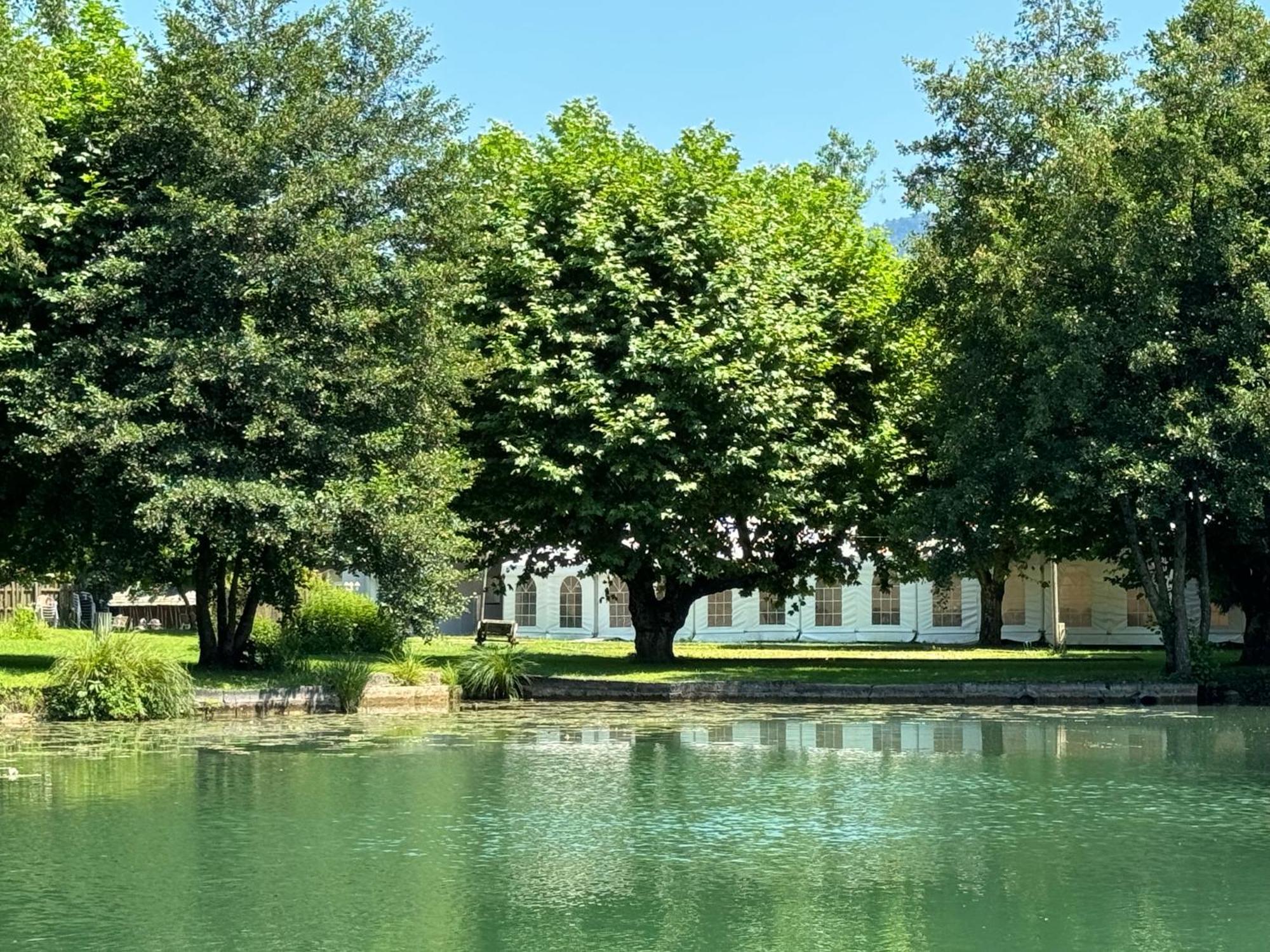 Les Lodges Du Lac Saint-Alban-de-Montbel ภายนอก รูปภาพ
