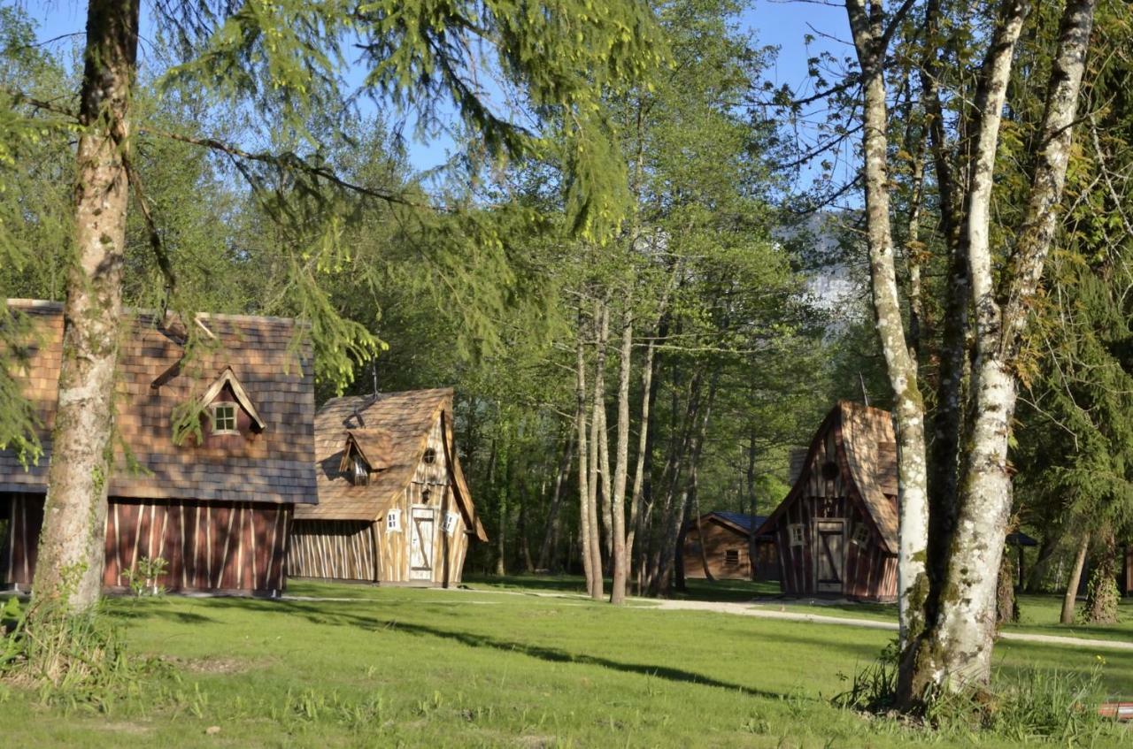 Les Lodges Du Lac Saint-Alban-de-Montbel ภายนอก รูปภาพ