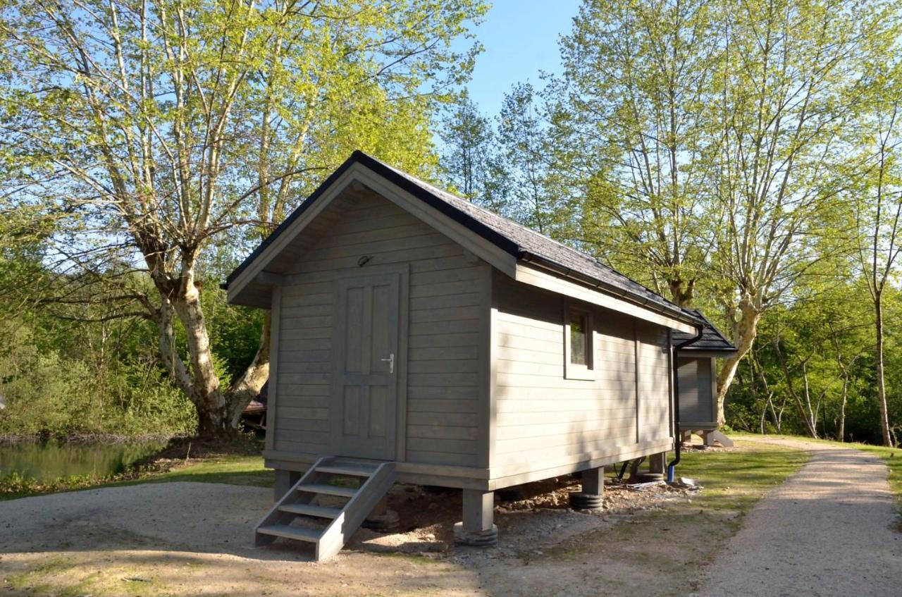 Les Lodges Du Lac Saint-Alban-de-Montbel ภายนอก รูปภาพ