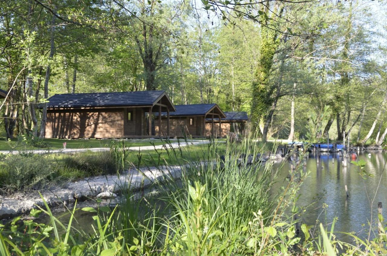 Les Lodges Du Lac Saint-Alban-de-Montbel ภายนอก รูปภาพ