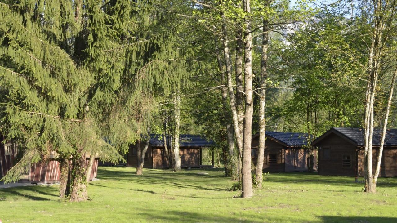 Les Lodges Du Lac Saint-Alban-de-Montbel ภายนอก รูปภาพ