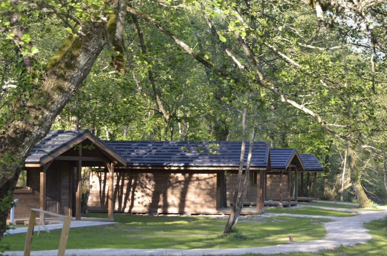 Les Lodges Du Lac Saint-Alban-de-Montbel ภายนอก รูปภาพ