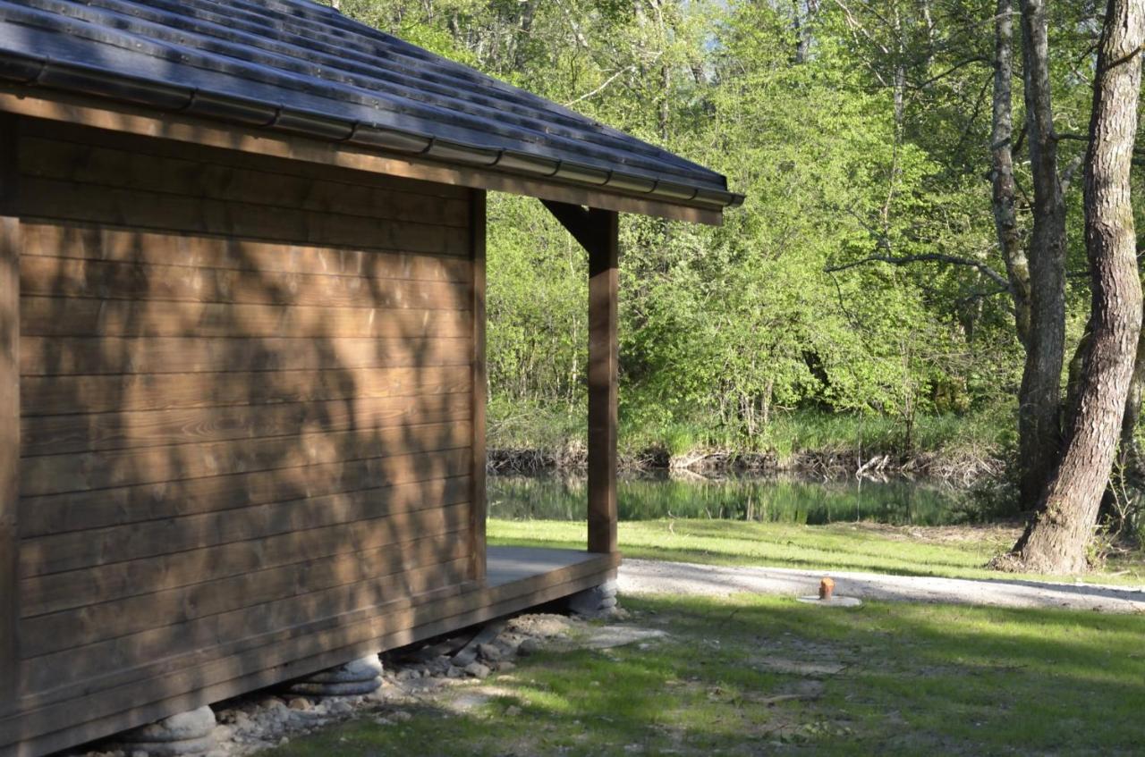 Les Lodges Du Lac Saint-Alban-de-Montbel ภายนอก รูปภาพ