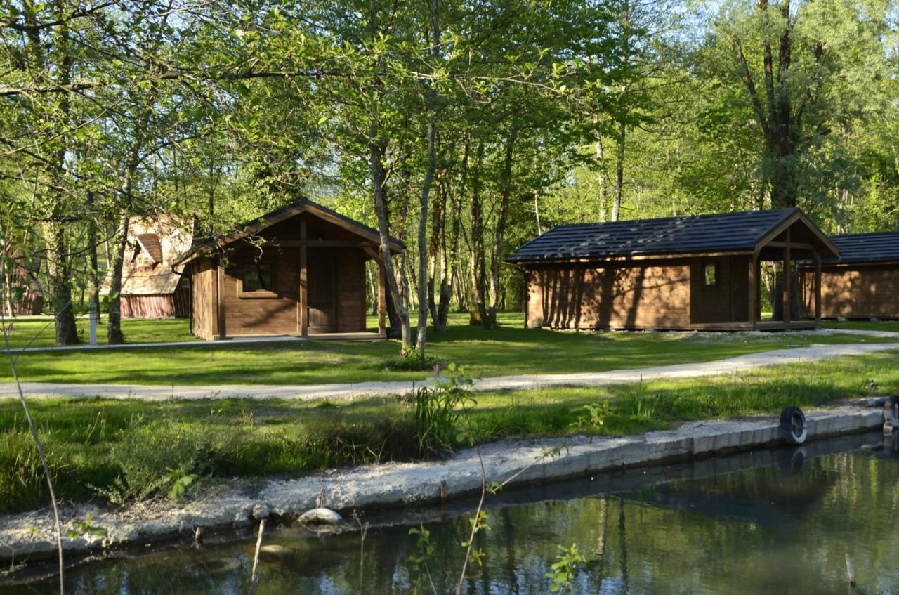 Les Lodges Du Lac Saint-Alban-de-Montbel ภายนอก รูปภาพ