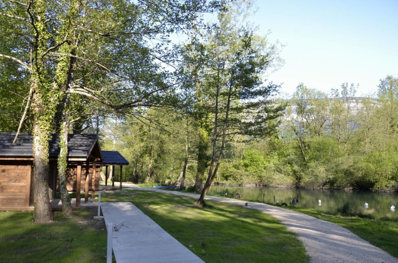 Les Lodges Du Lac Saint-Alban-de-Montbel ภายนอก รูปภาพ