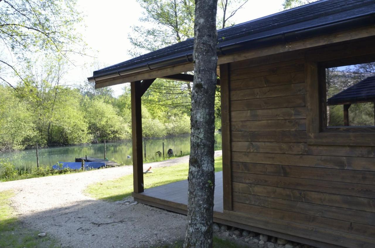 Les Lodges Du Lac Saint-Alban-de-Montbel ภายนอก รูปภาพ